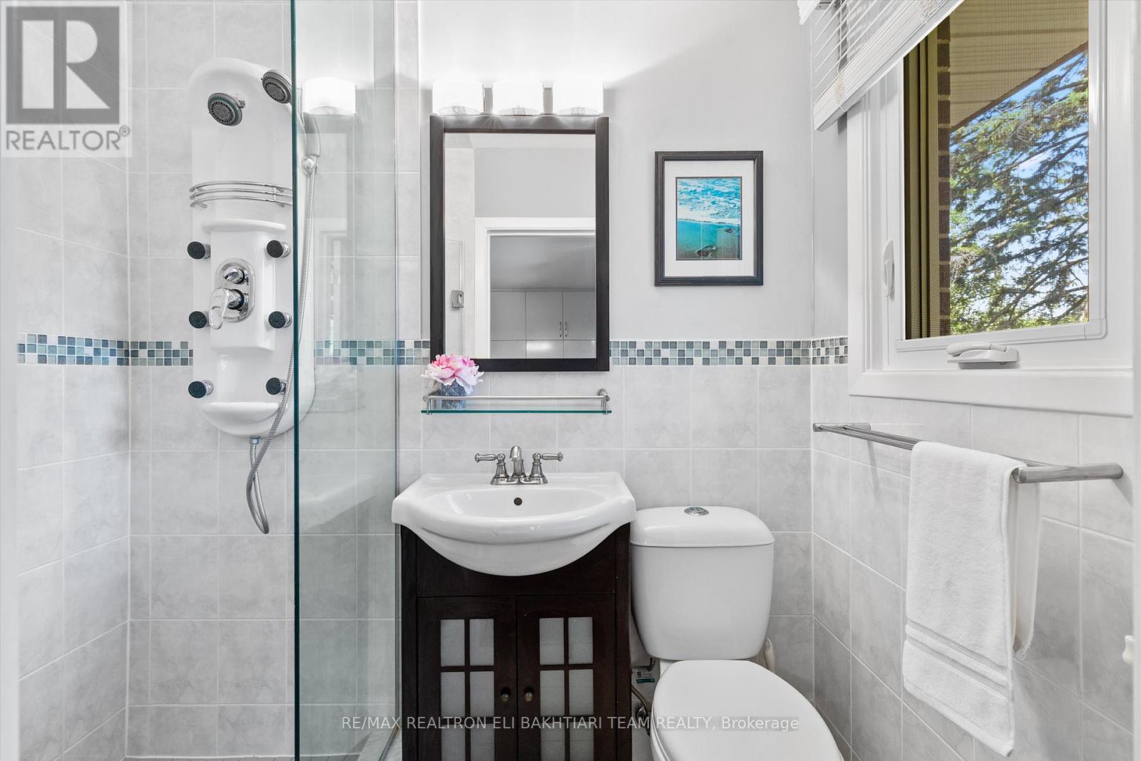 1 Donmac Drive, Toronto, Ontario  M3B 1N4 - Photo 19 - C12592224