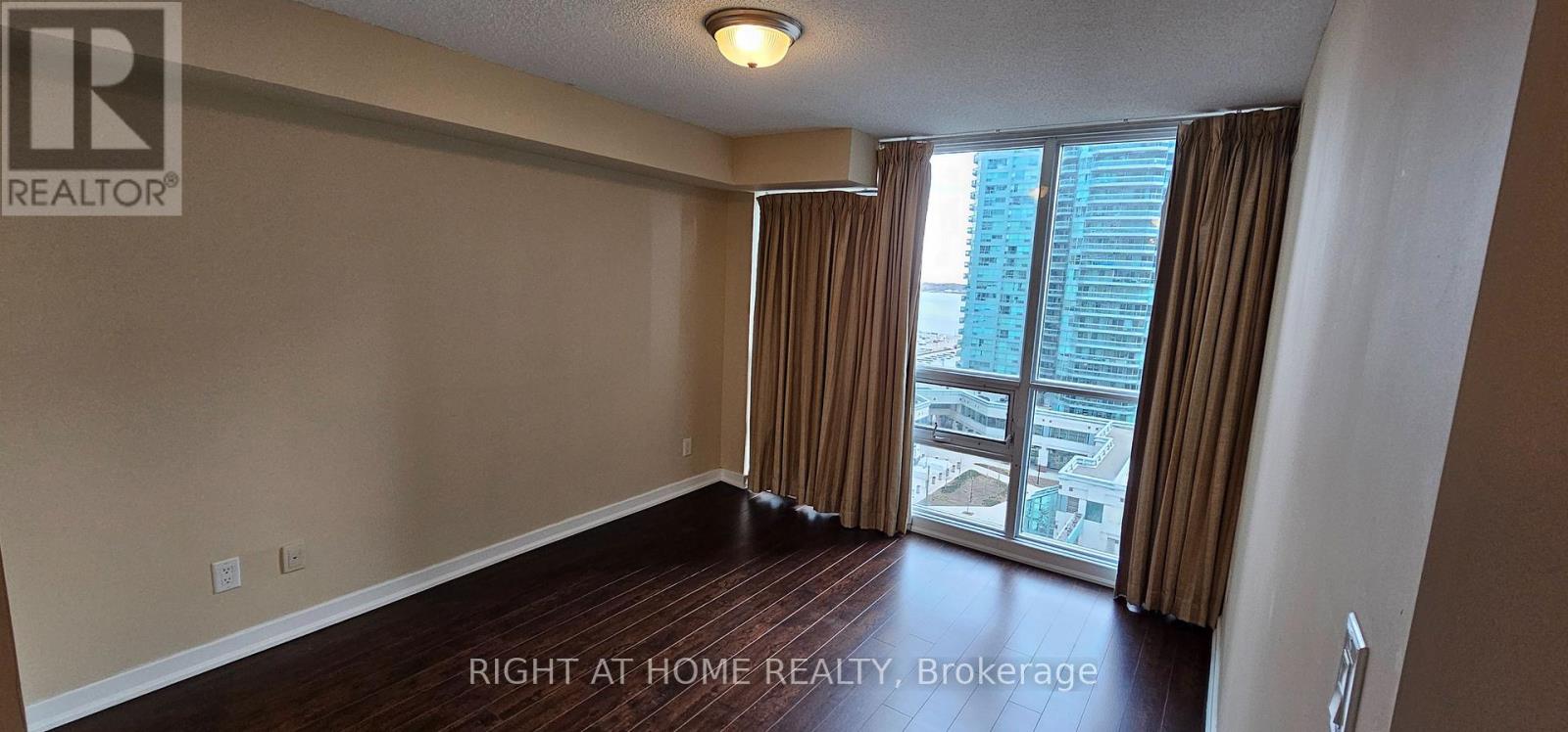 1109 - 18 Harbour Street, Toronto, Ontario  M5J 2Z6 - Photo 6 - C12592604