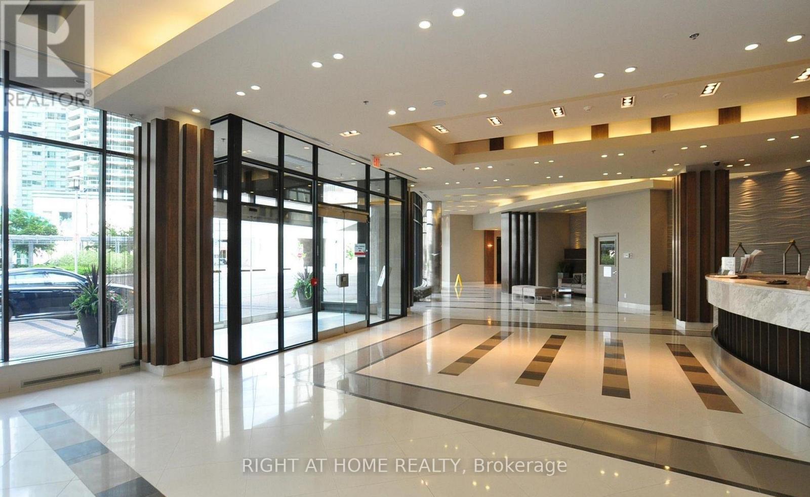 1109 - 18 Harbour Street, Toronto, Ontario  M5J 2Z6 - Photo 2 - C12592604