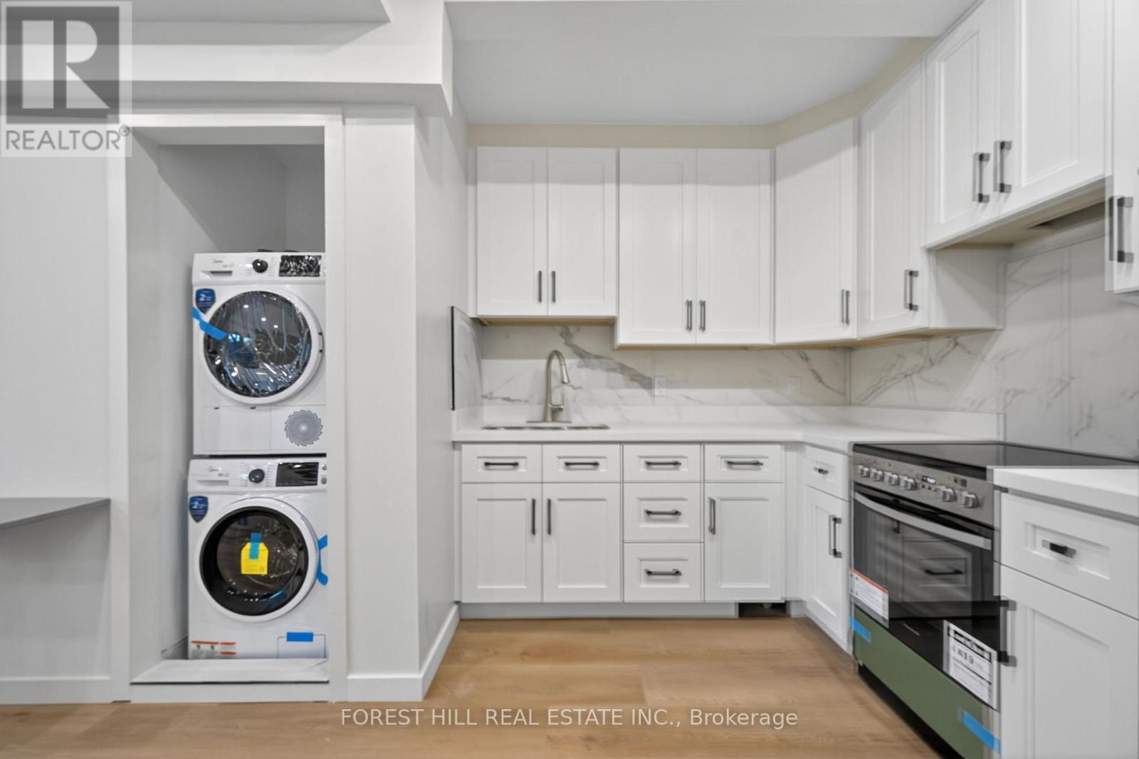 B - 19 Candis Drive, Toronto, Ontario  M3H 5G3 - Photo 3 - C12592508