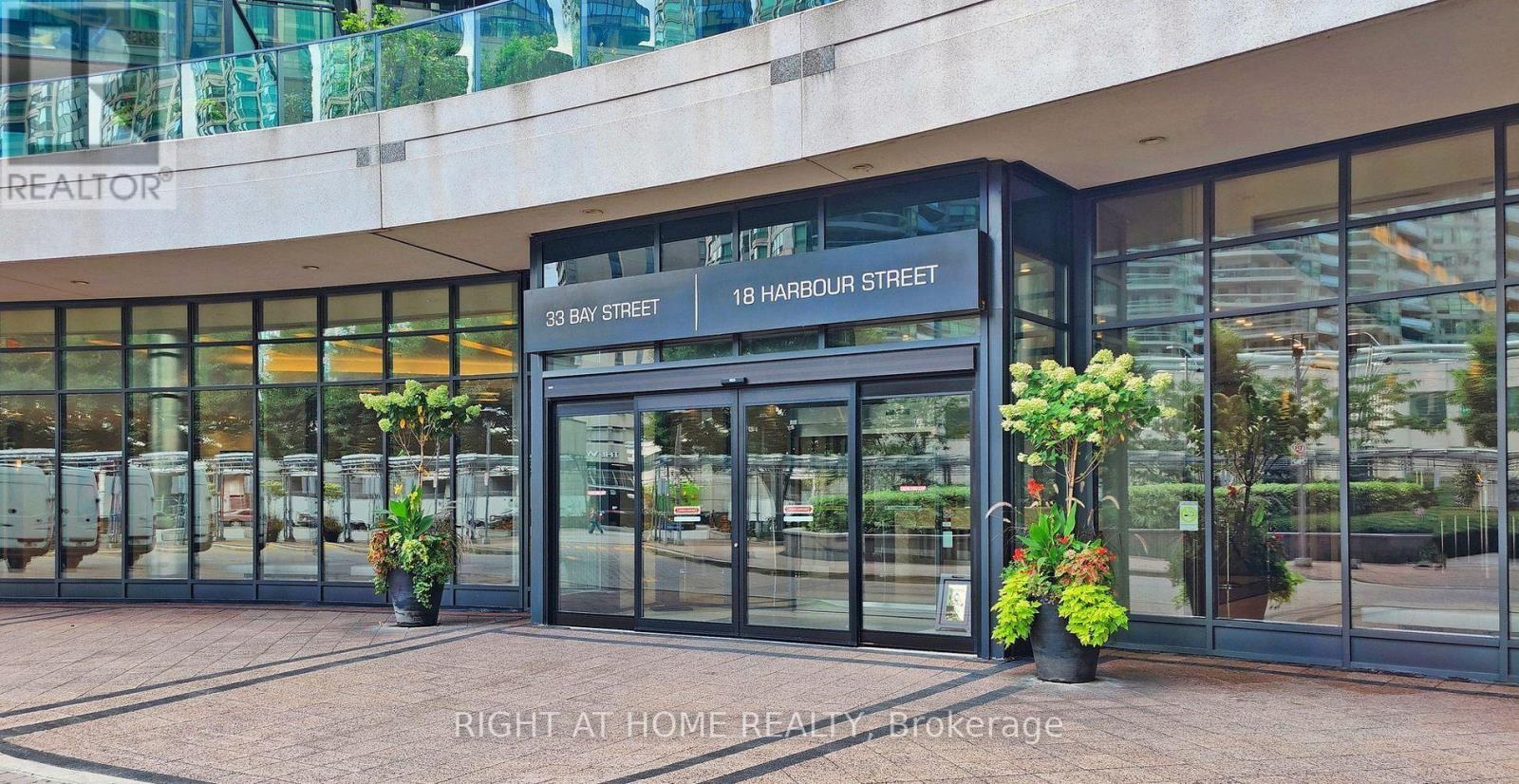 1109 - 18 Harbour Street, Toronto, Ontario  M5J 2Z6 - Photo 3 - C12592604