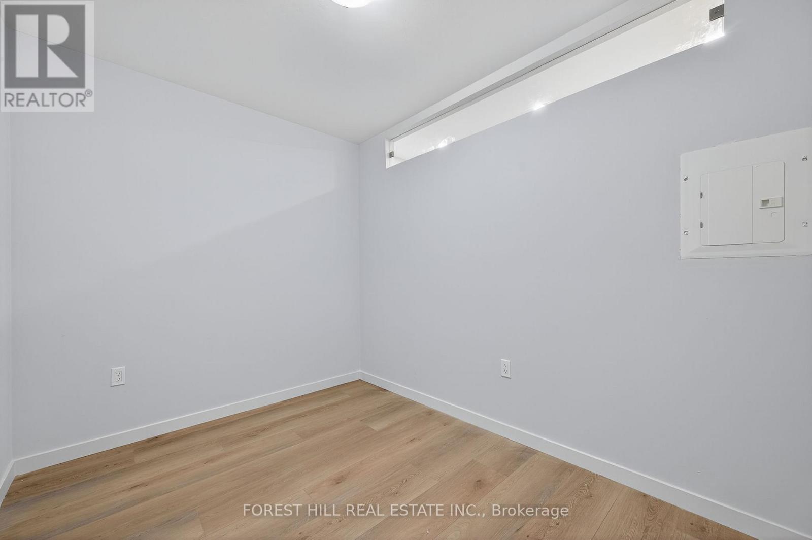 B - 19 Candis Drive, Toronto, Ontario  M3H 5G3 - Photo 5 - C12592508