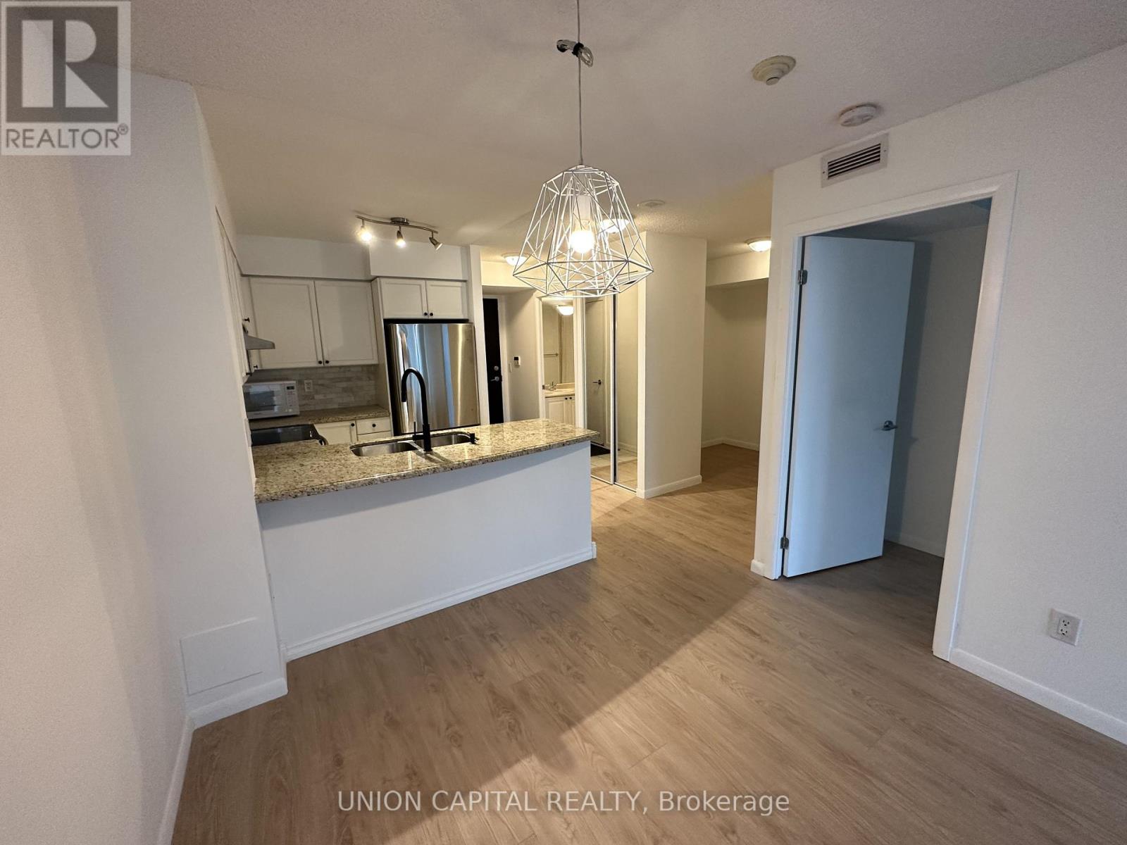 917 - 231 Fort York Boulevard, Toronto, Ontario  M5V 1B2 - Photo 2 - C12592444