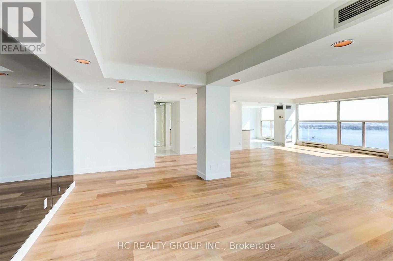 3008 - 99 Harbour Square, Toronto, Ontario  M5J 2H2 - Photo 2 - C12592422