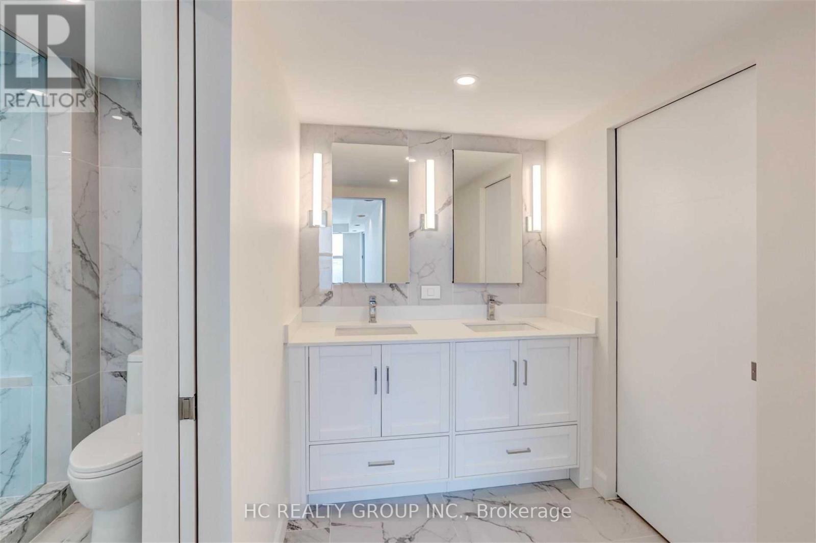 3008 - 99 Harbour Square, Toronto, Ontario  M5J 2H2 - Photo 7 - C12592422