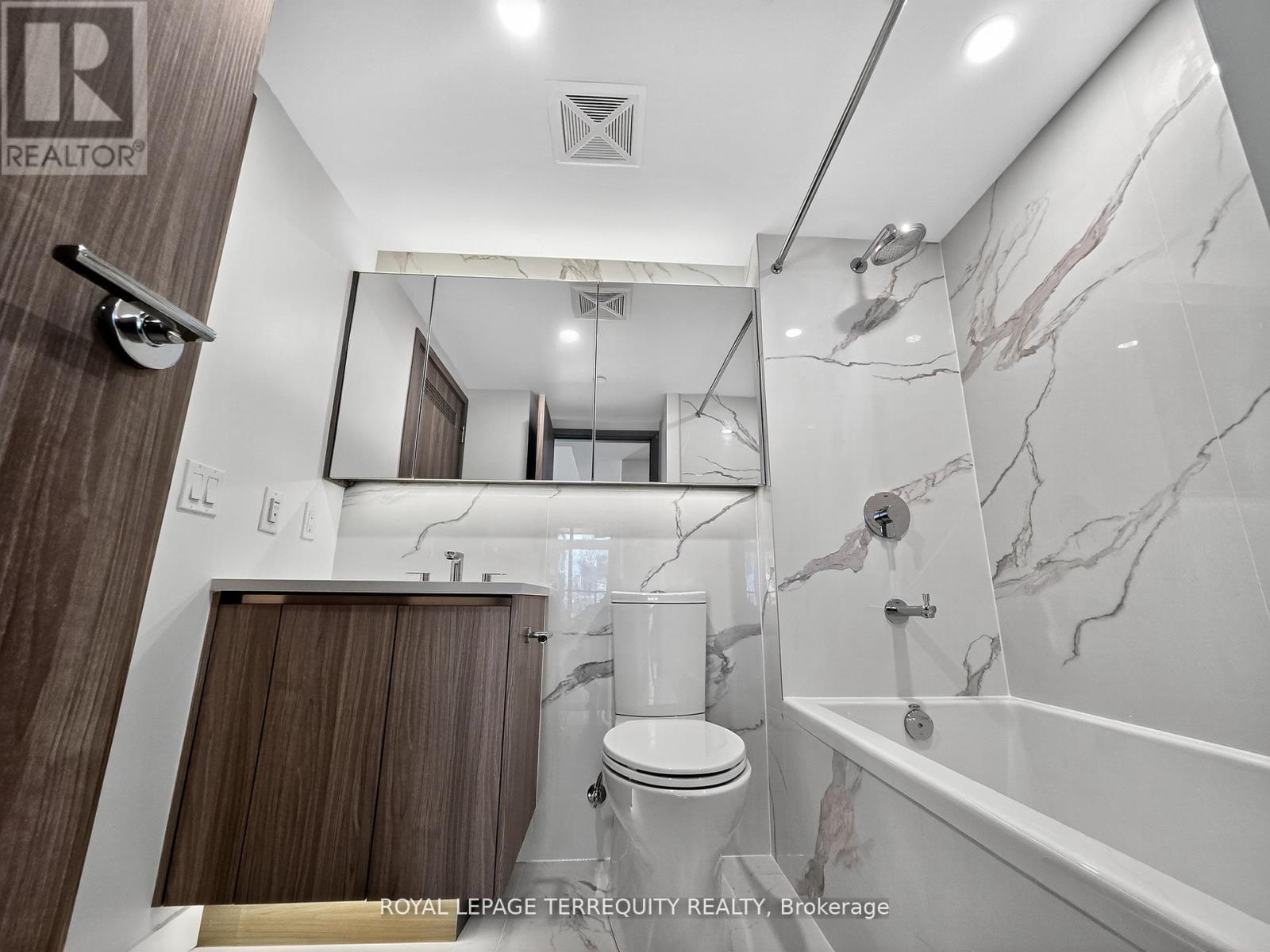 4505a - 1 Concord Cityplace Way, Toronto, Ontario  M5V 0X3 - Photo 14 - C12592574