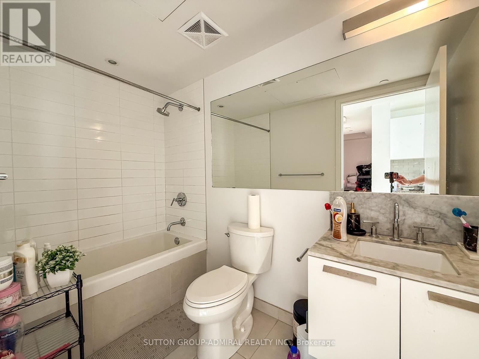 2204 - 42 Charles Street E, Toronto, Ontario  M4Y 1T4 - Photo 5 - C12592814