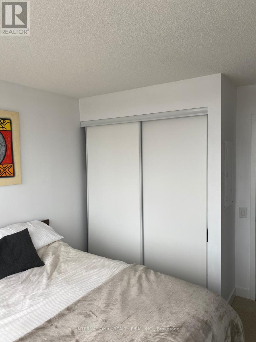 1605 - 121 Mcmahon Drive, Toronto, Ontario  M2K 1C2 - Photo 5 - C12592670