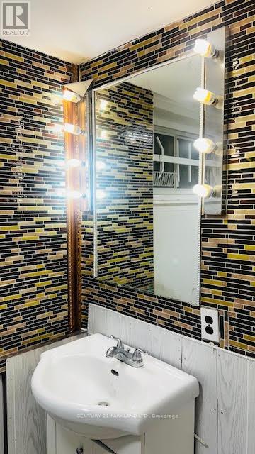 8 Kingsmere Crescent, Toronto, Ontario  M1M 3B3 - Photo 35 - E12482346