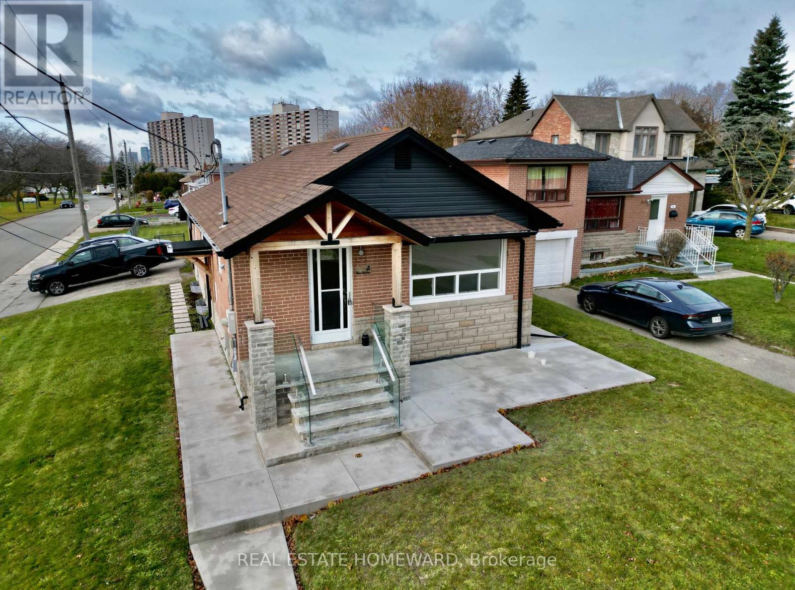 Main - 2 Harris Park Drive, Toronto, Ontario  M1L 2Z9 - Photo 4 - E12586792