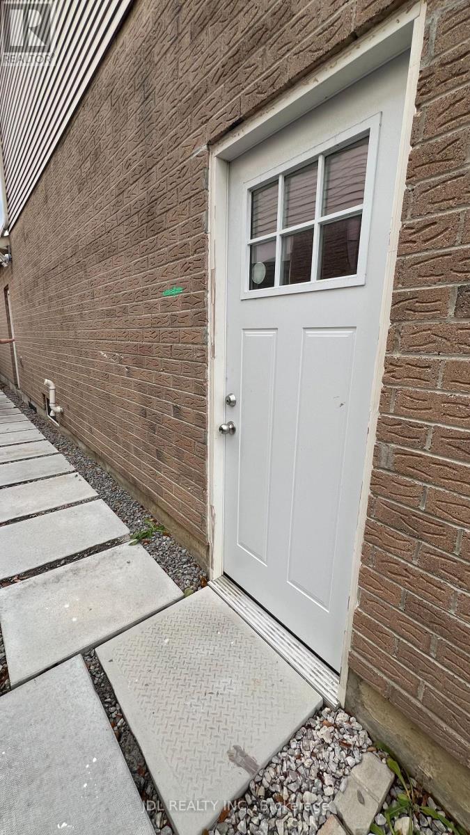 APARTMENT B - 201 ENCHANTED HILLS CRESCENT, Toronto, Ontario