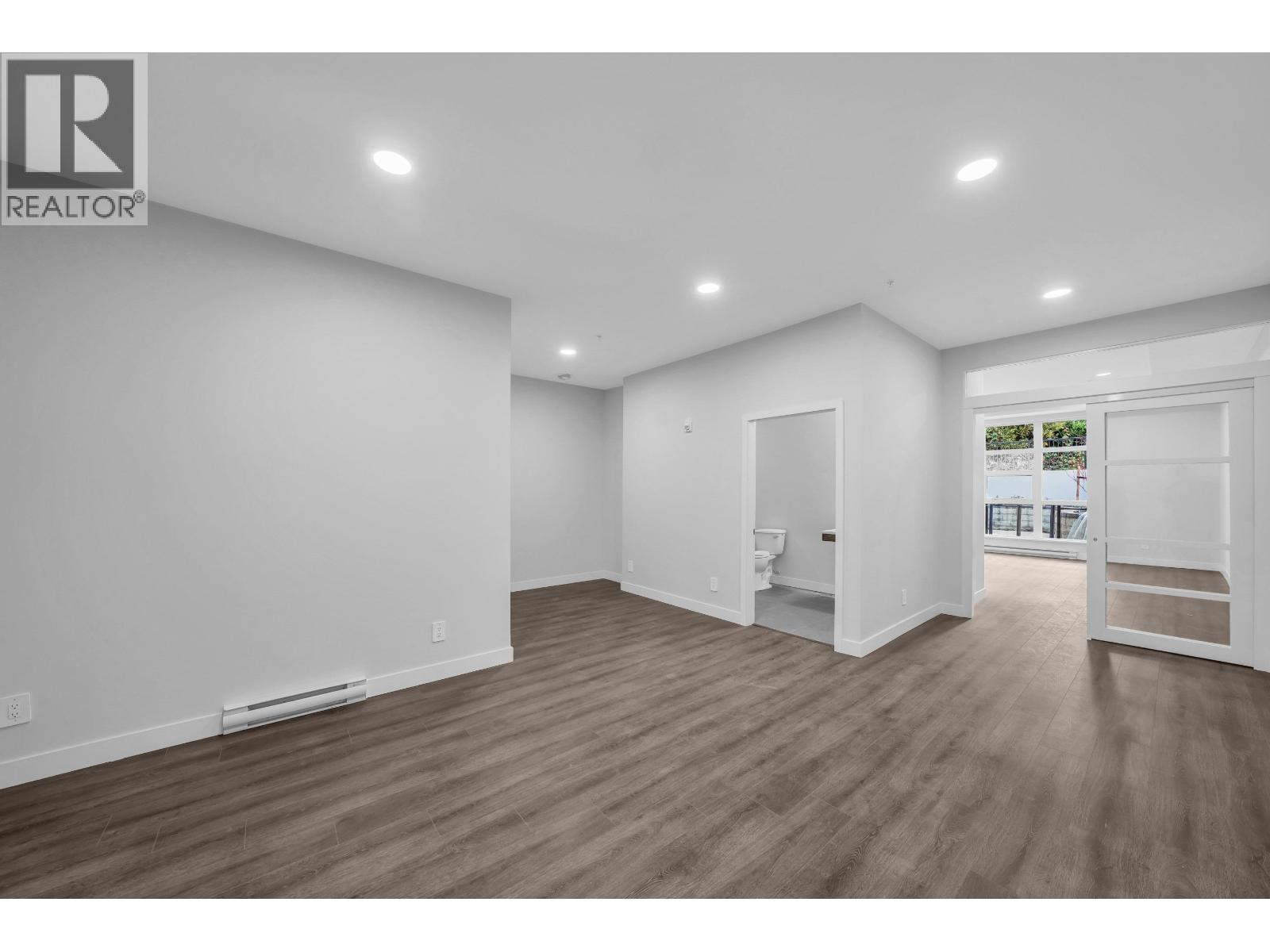 201 395 Ellesmere Avenue, Burnaby, British Columbia V5B 1R2 - Photo 3 - C8074239