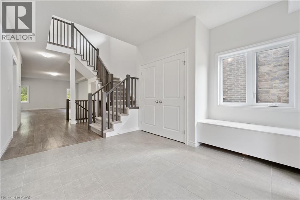 252 Otterbein Road, Kitchener, Ontario  N2B 0A7 - Photo 5 - 40786492