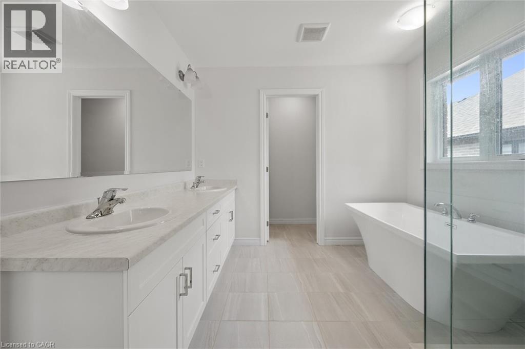 252 Otterbein Road, Kitchener, Ontario  N2B 0A7 - Photo 45 - 40786492