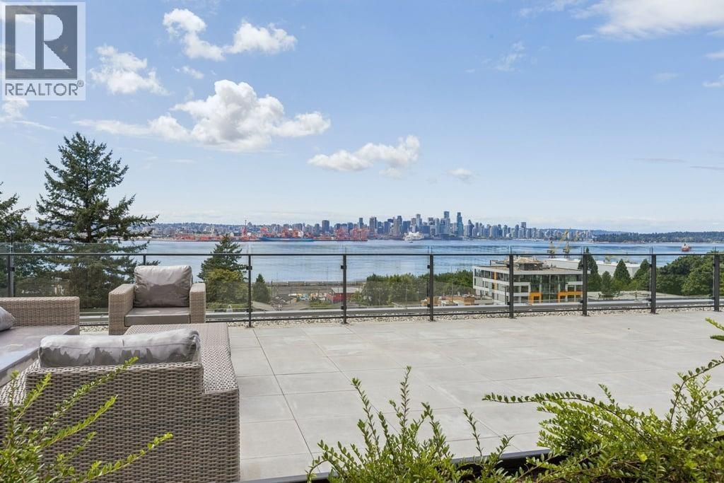 253 422 E 3rd Street, North Vancouver, British Columbia V7L 0K1 - Photo 2 - C8074225