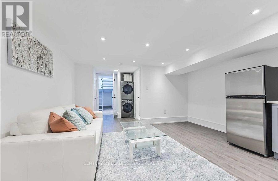 8 Kent Road, Toronto, Ontario  M4L 2X6 - Photo 5 - E12591806