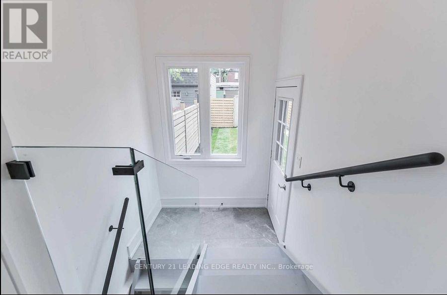 8 Kent Road, Toronto, Ontario  M4L 2X6 - Photo 3 - E12591806