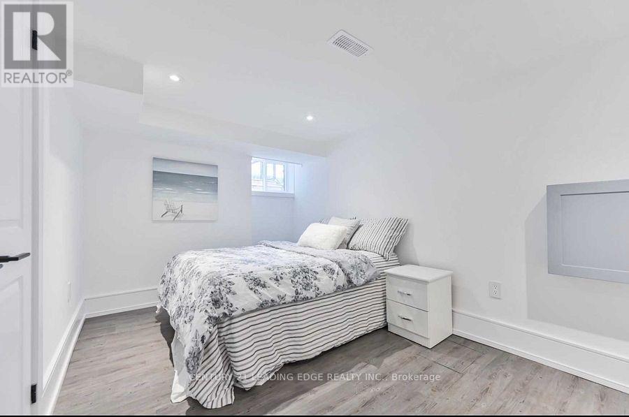 8 Kent Road, Toronto, Ontario  M4L 2X6 - Photo 6 - E12591806