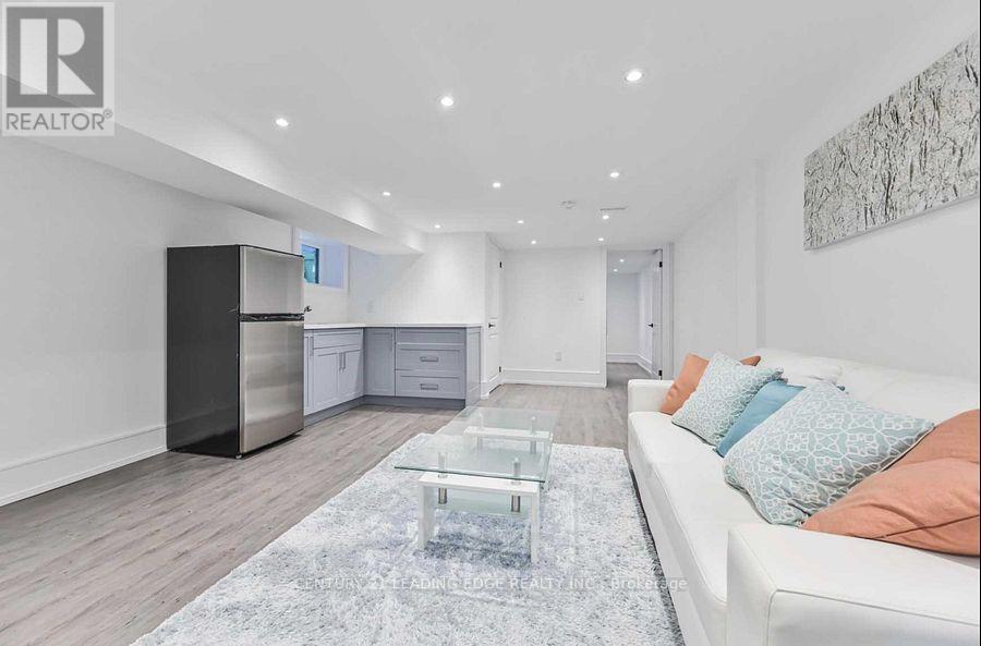 8 Kent Road, Toronto, Ontario  M4L 2X6 - Photo 4 - E12591806