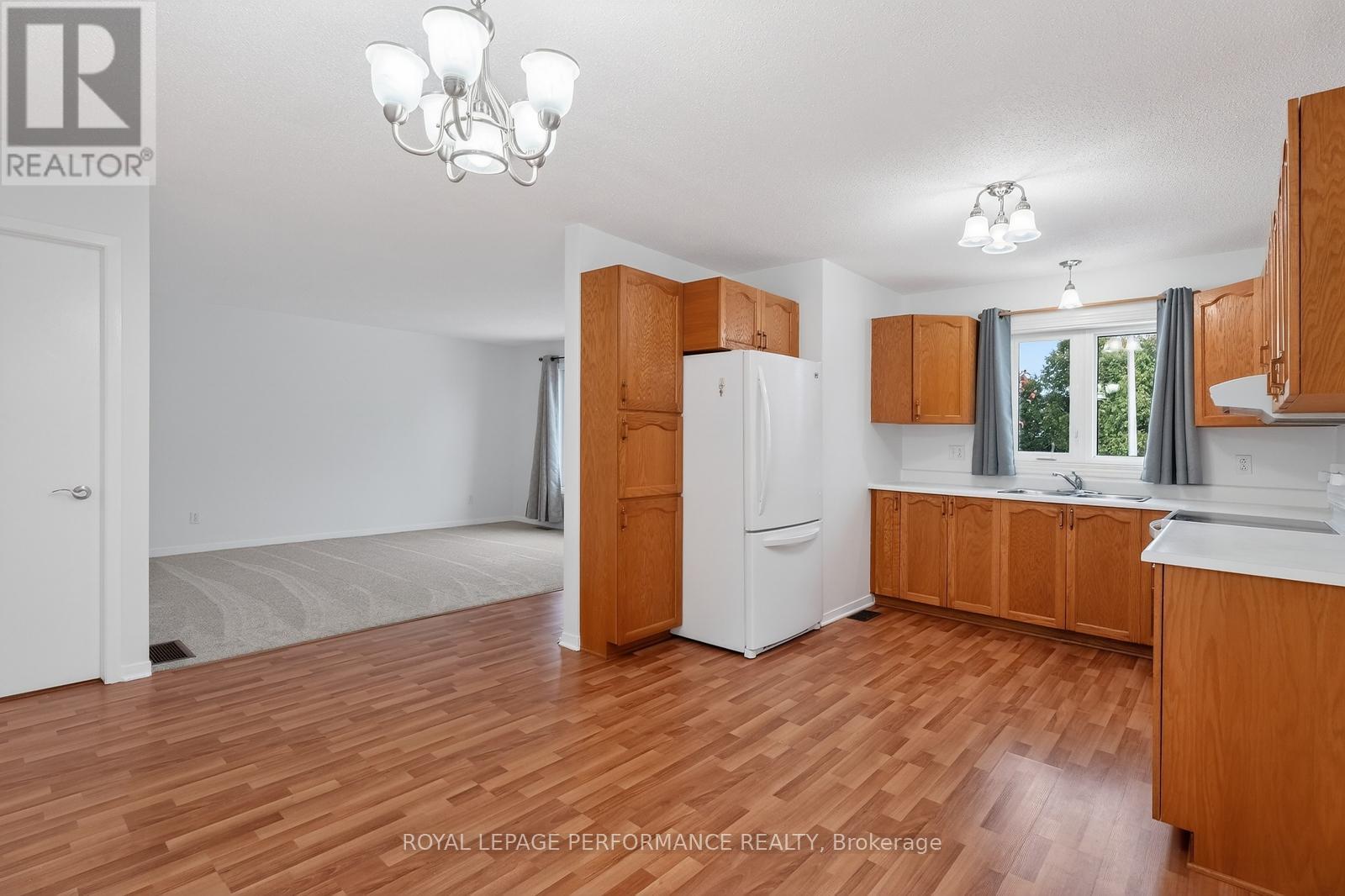 1032 Lawrence Street, Clarence-Rockland, Ontario K4K 1N1 - Photo 10 - X12592648