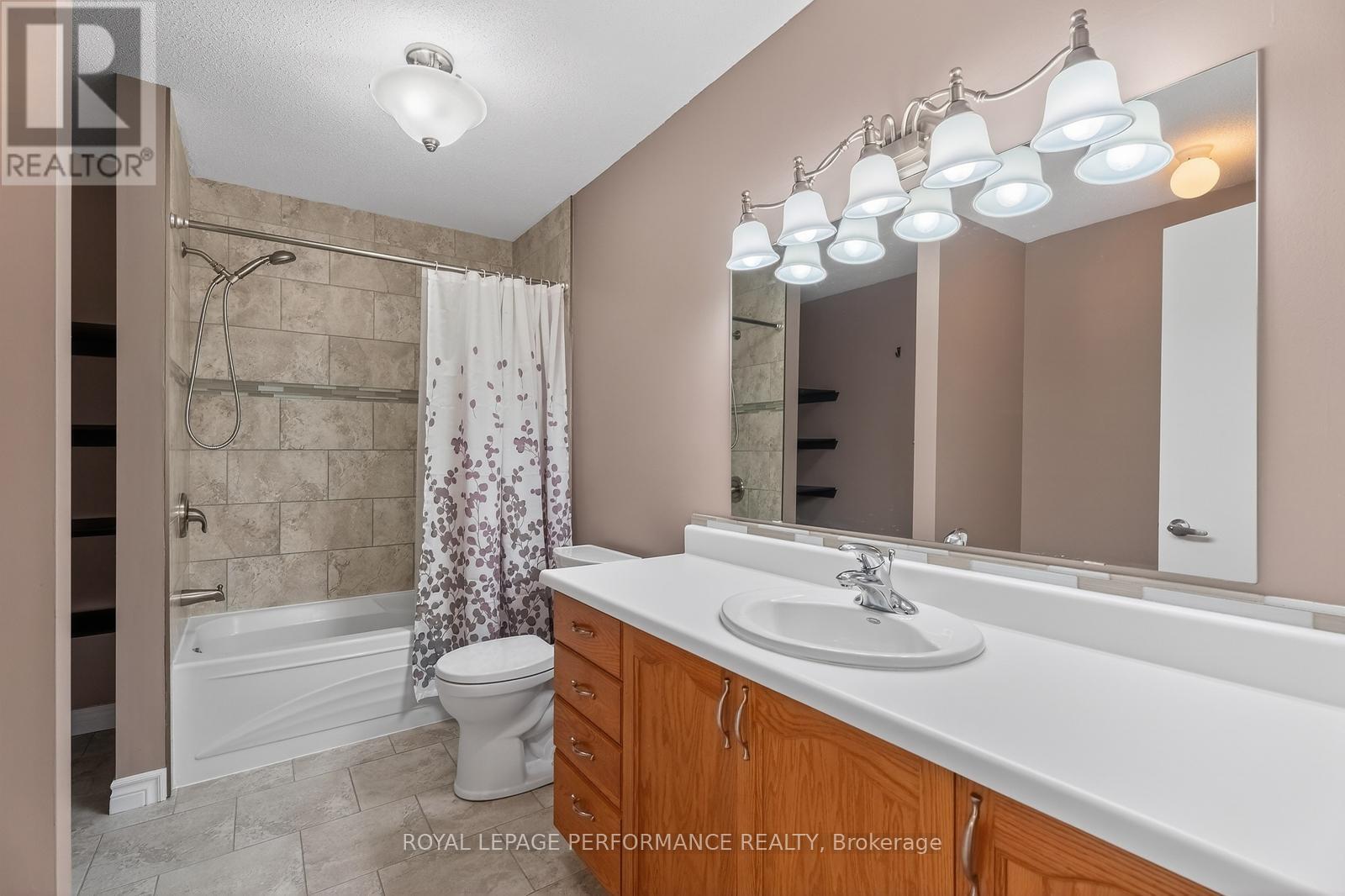 1032 Lawrence Street, Clarence-Rockland, Ontario K4K 1N1 - Photo 15 - X12592648