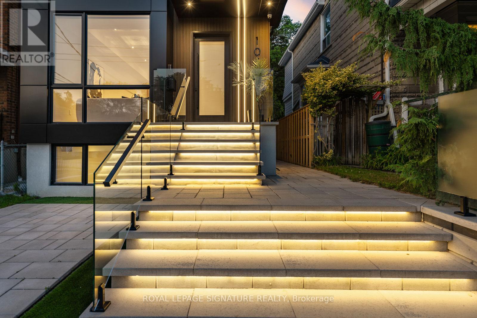 105 Gledhill Avenue, Toronto, Ontario  M4C 5K7 - Photo 3 - E12592040