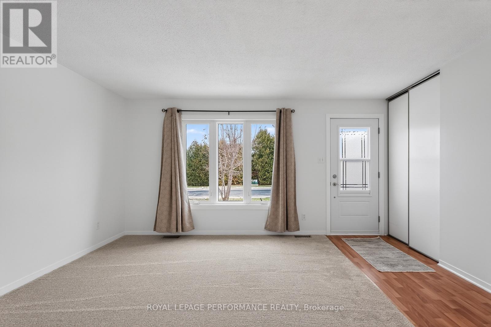 1032 Lawrence Street, Clarence-Rockland, Ontario K4K 1N1 - Photo 5 - X12592648