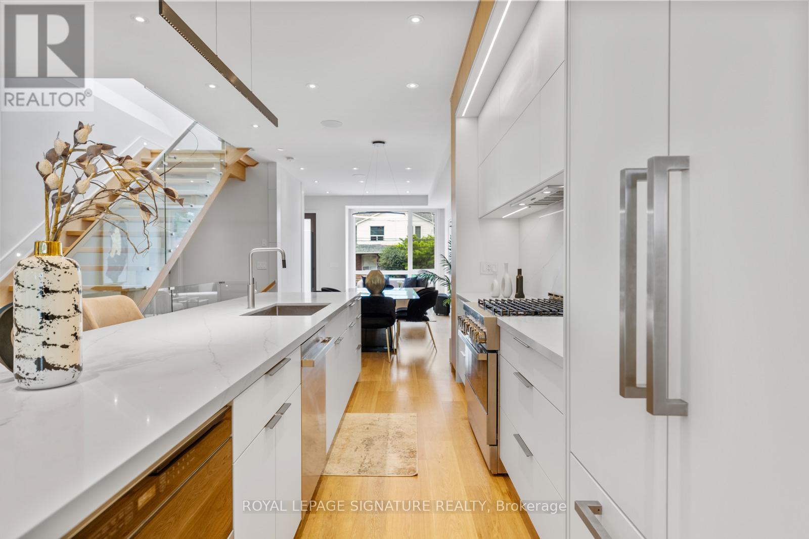 105 Gledhill Avenue, Toronto, Ontario  M4C 5K7 - Photo 9 - E12592040