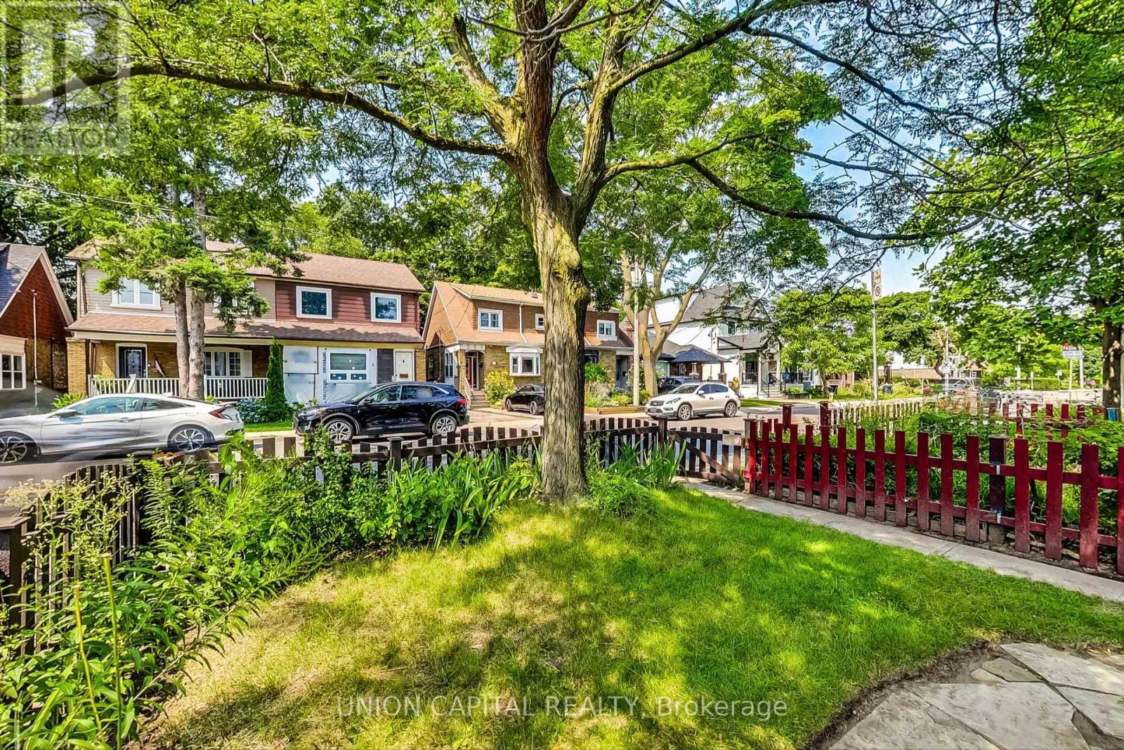 Upper - 317 Victoria Park Avenue, Toronto, Ontario  M4E 3S7 - Photo 5 - E12592002