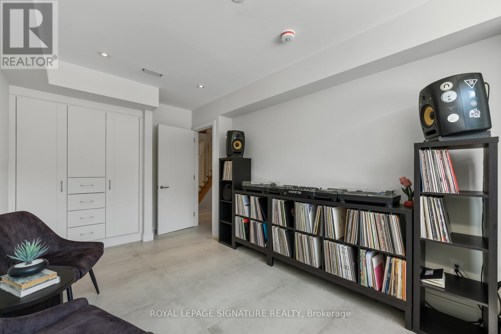 105 Gledhill Avenue, Toronto, Ontario  M4C 5K7 - Photo 39 - E12592040