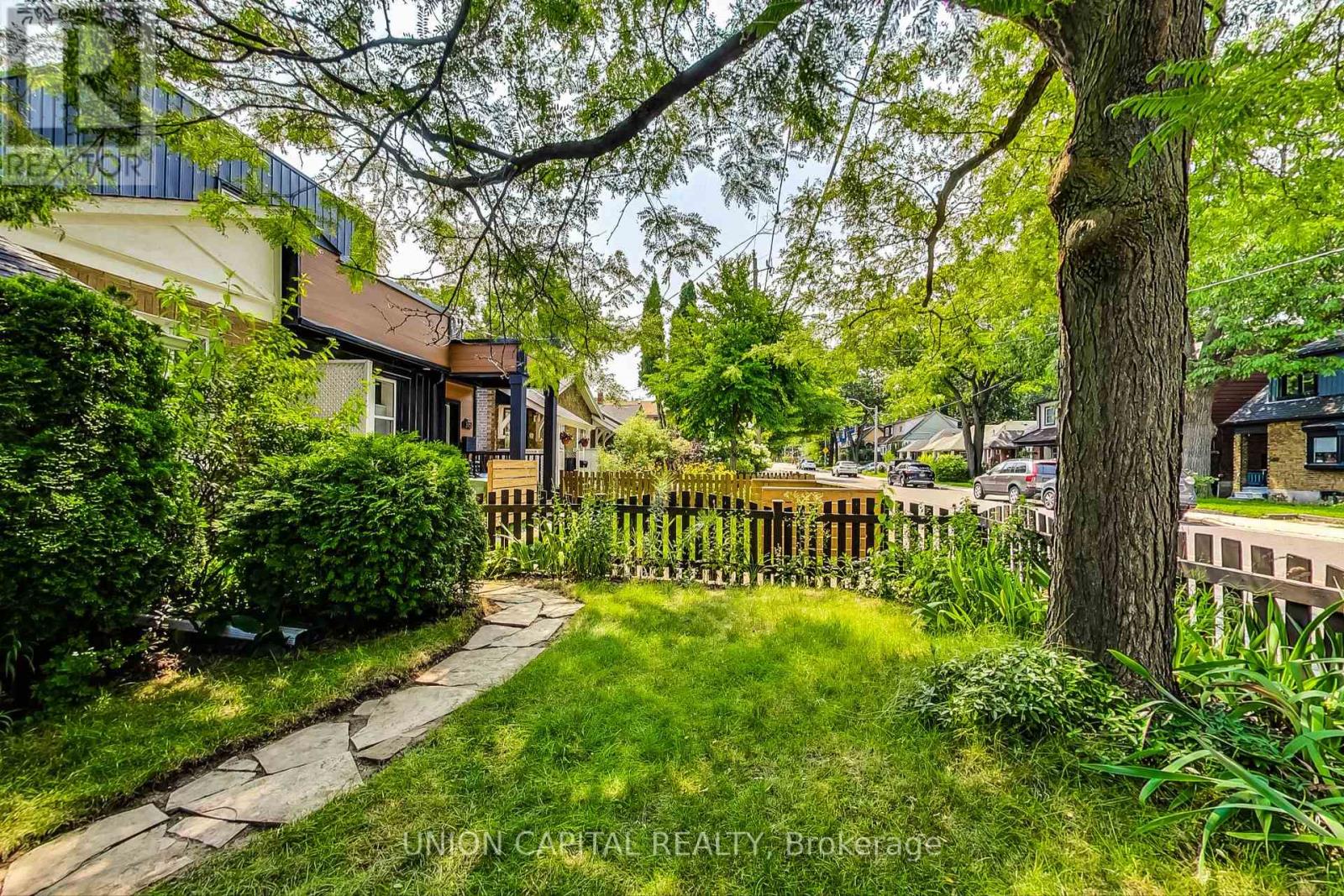 Upper - 317 Victoria Park Avenue, Toronto, Ontario  M4E 3S7 - Photo 6 - E12592002