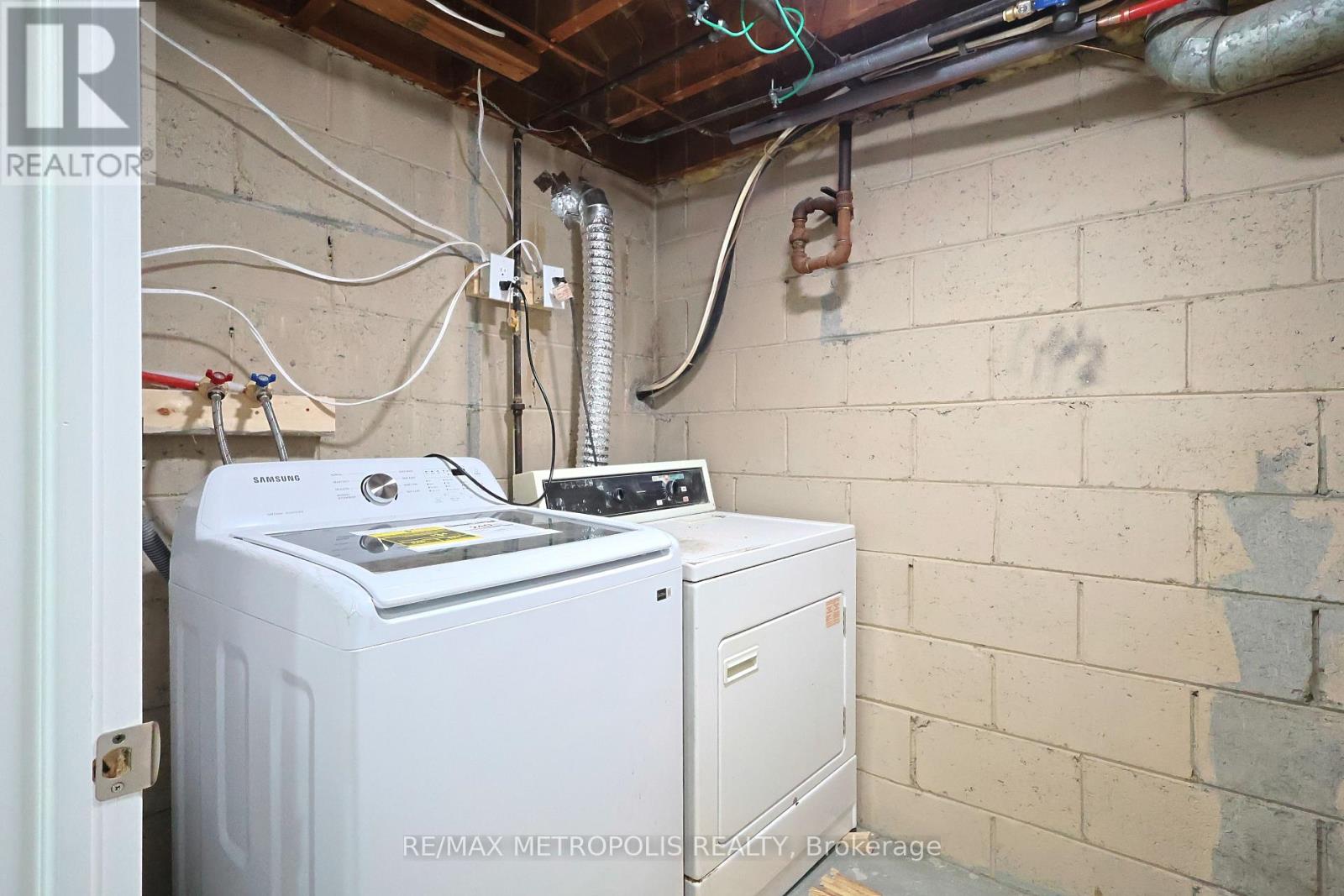 Bsmt - 23 Mountland Drive, Toronto, Ontario  M1G 2N7 - Photo 8 - E12592440