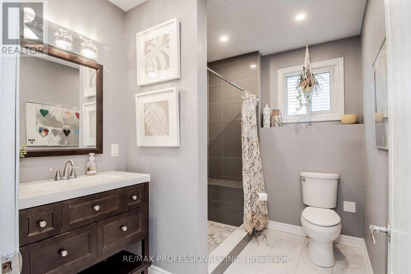 68 Overbank Drive, Oshawa, Ontario  L1J 7Y8 - Photo 8 - E12592536