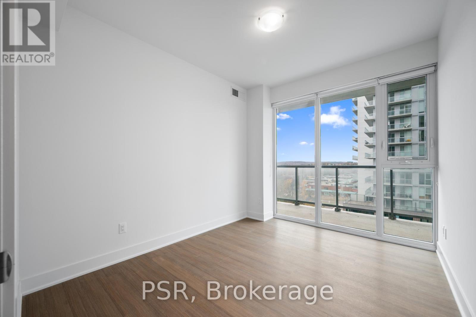 913 - 195 Deerfield Road, Newmarket, Ontario  L3Y 0G4 - Photo 7 - N12575056