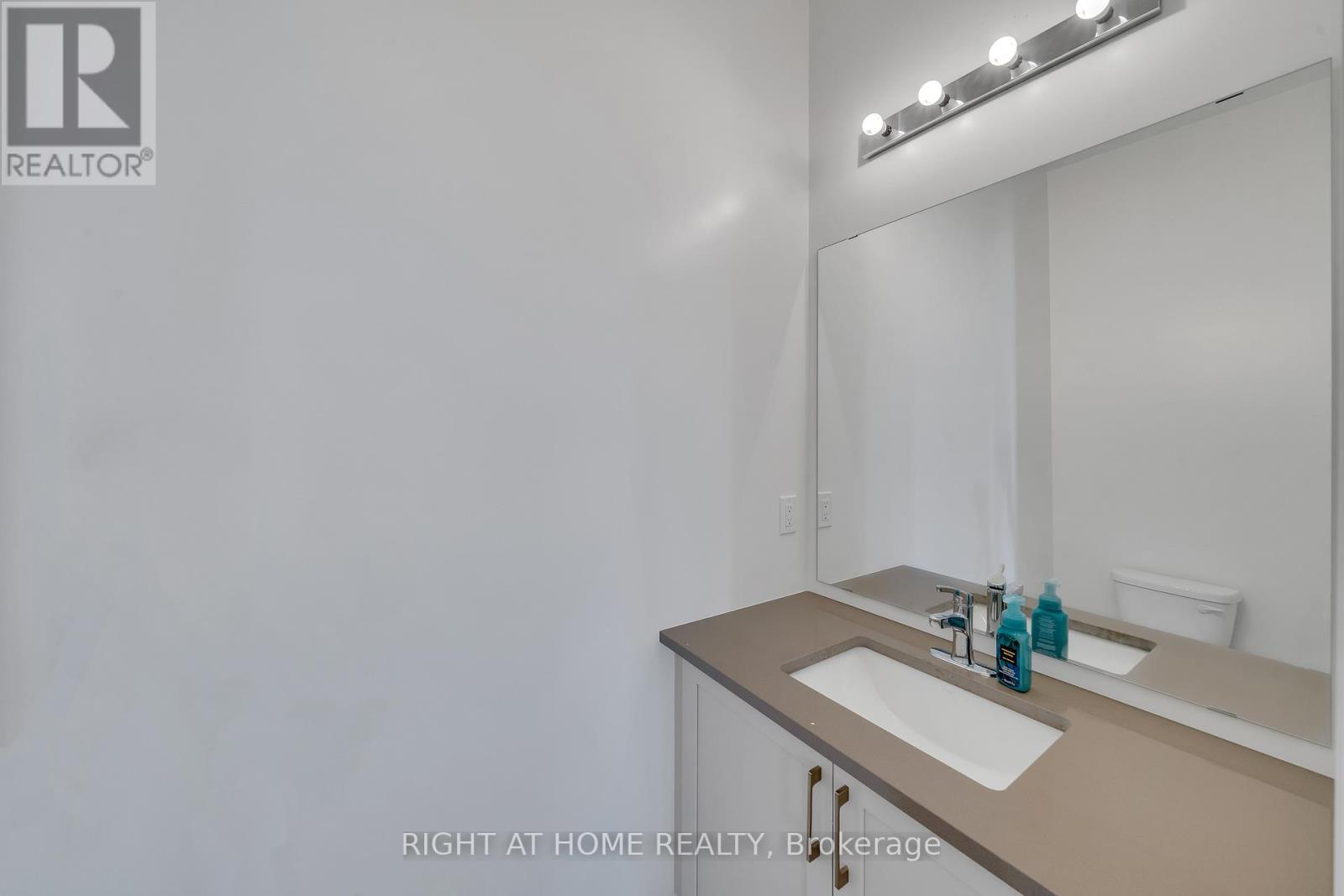 2 Yacht Drive, Clarington, Ontario L1C 4B1 - Photo 13 - E12592740