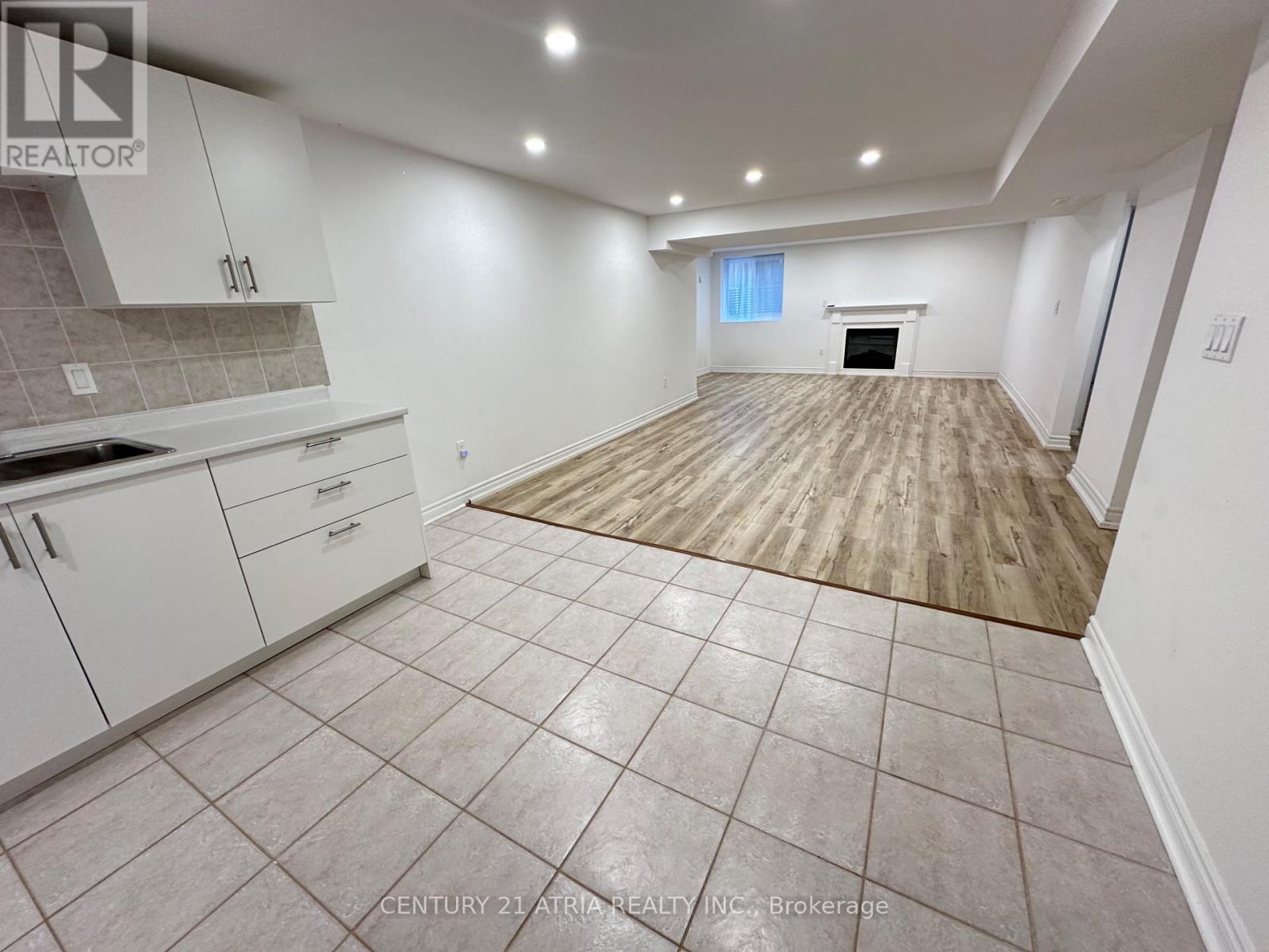 (Basement) - 12 Pearl Gate Court, Richmond Hill, Ontario  L4B 2C6 - Photo 4 - N12587774