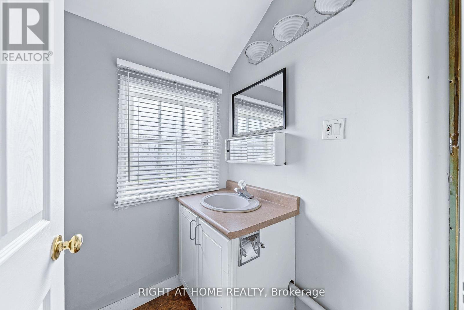 685 Reid Street, Innisfil, Ontario  L9S 2E9 - Photo 13 - N12590868