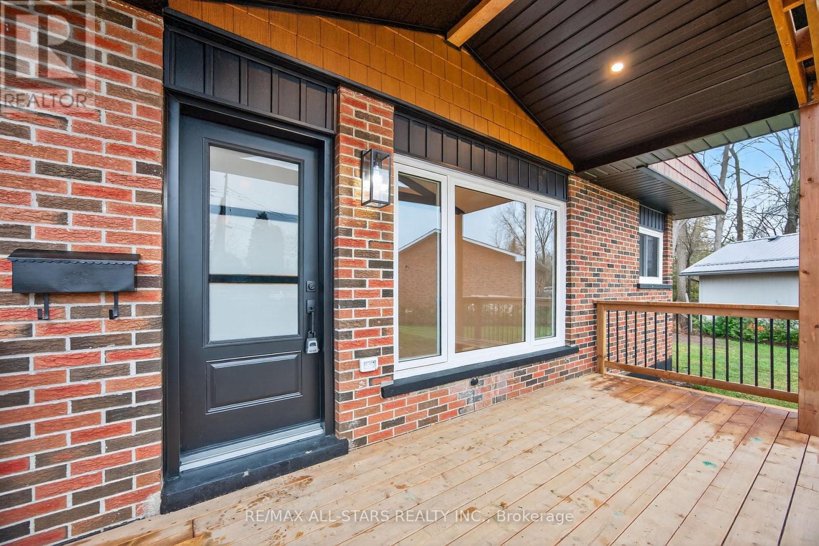 51 Garrett Drive, Georgina, Ontario  L0E 1R0 - Photo 5 - N12586184