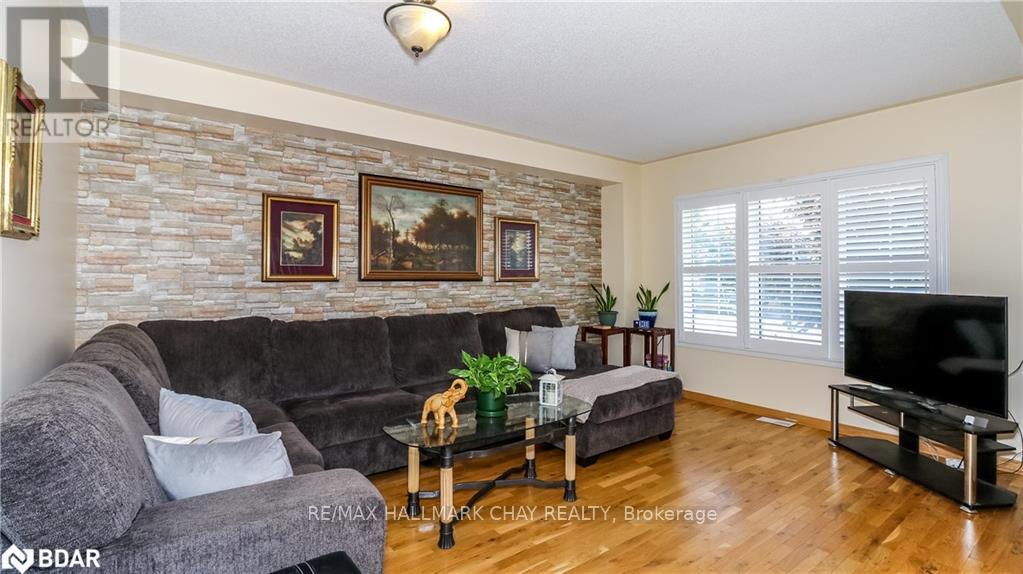 14 Gold Park Gate, Essa, Ontario  L0M 1B2 - Photo 6 - N12591070