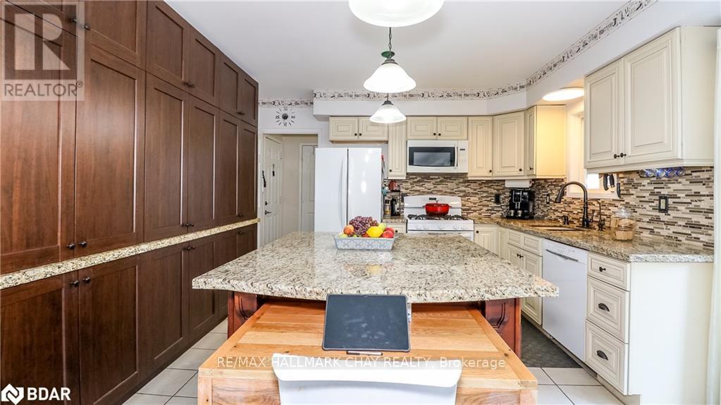 14 Gold Park Gate, Essa, Ontario  L0M 1B2 - Photo 9 - N12591070