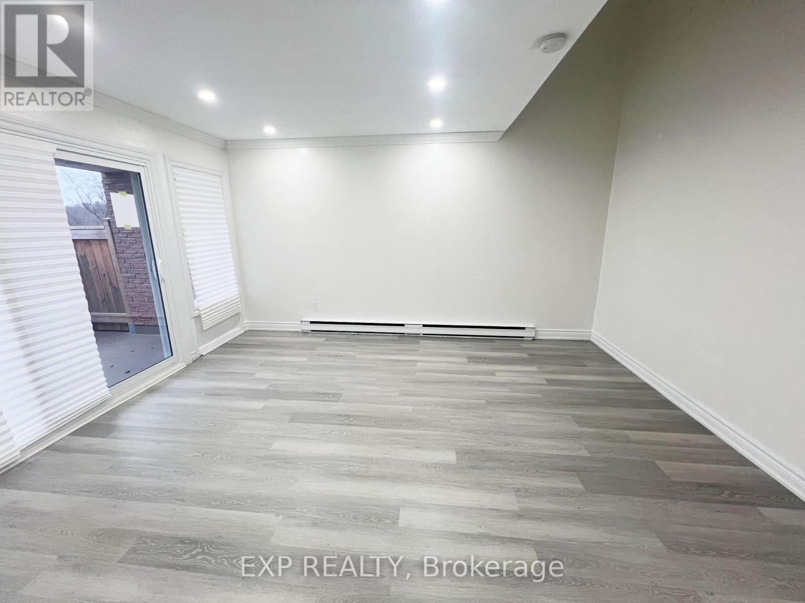 120 - 248 Milestone Crescent, Aurora, Ontario  L4G 3M2 - Photo 2 - N12586674