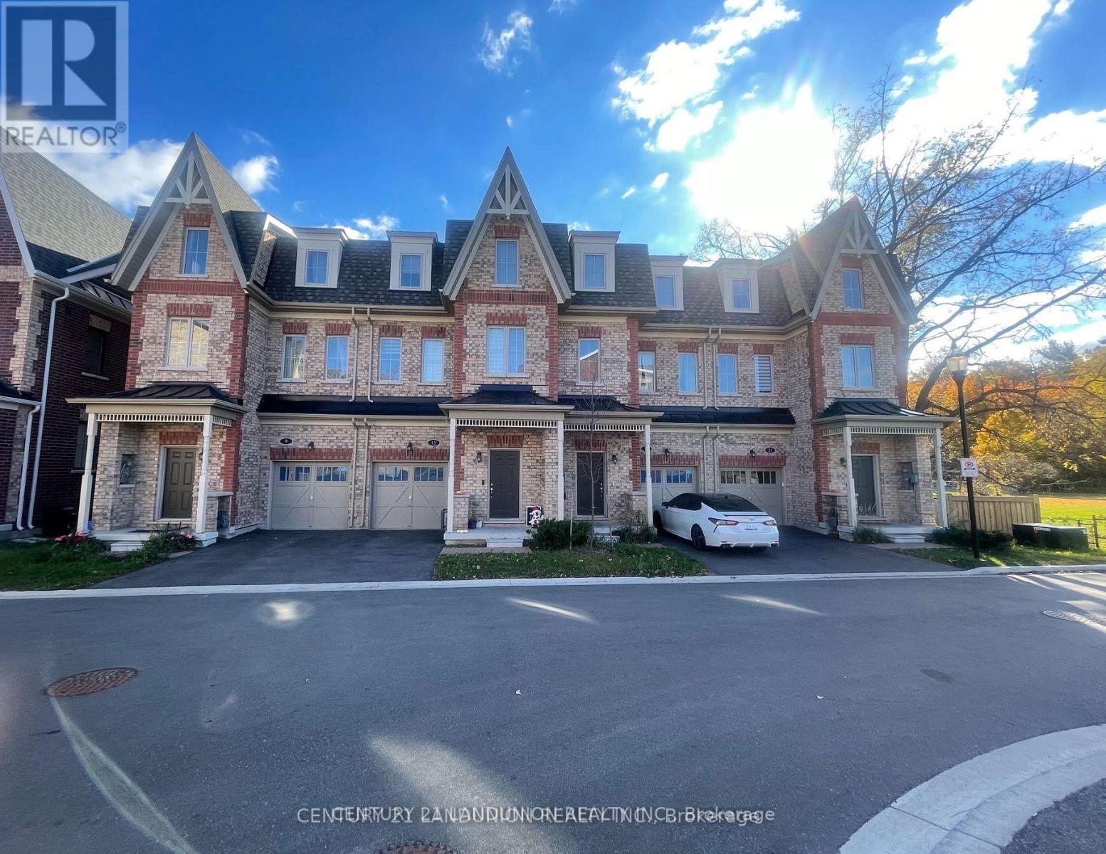 17 Mcconaghy Court, Vaughan, Ontario  L6A 5C1 - Photo 2 - N12587014