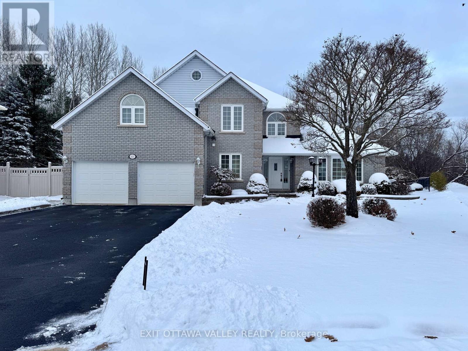 127 Owens Street, Pembroke, Ontario  K8A 8K1 - Photo 2 - X12385820