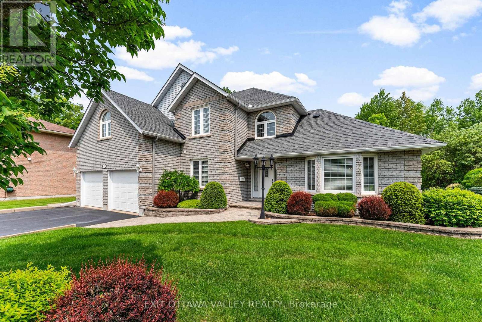 127 Owens Street, Pembroke, Ontario  K8A 8K1 - Photo 3 - X12385820