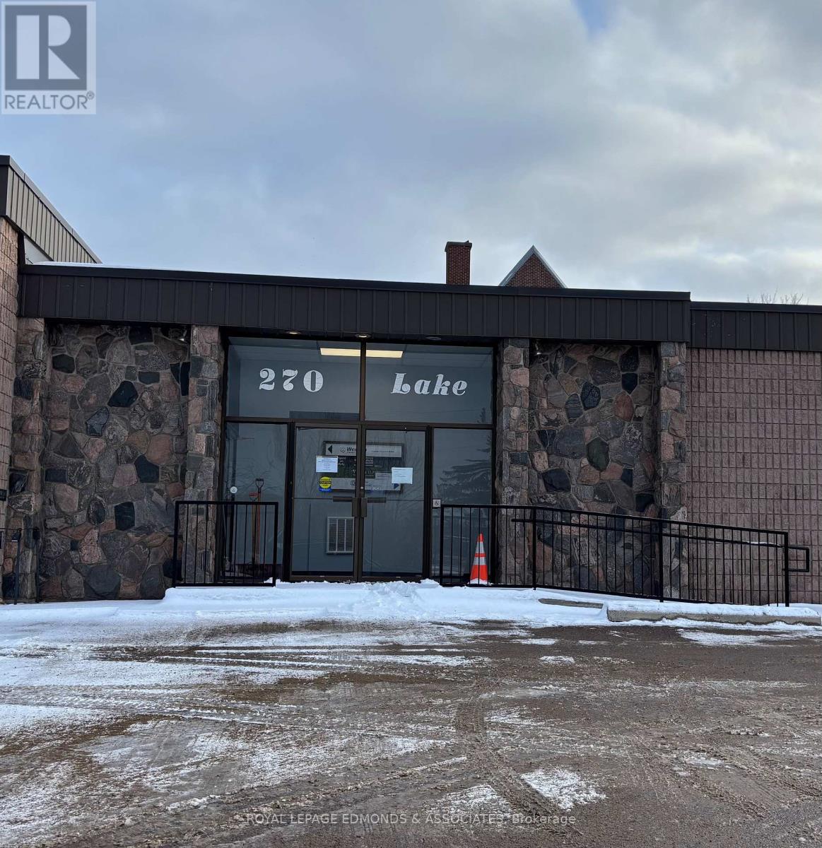 A,b - 270 Lake Street, Pembroke, Ontario K8A 7Y9 - Photo 1 - X12445715