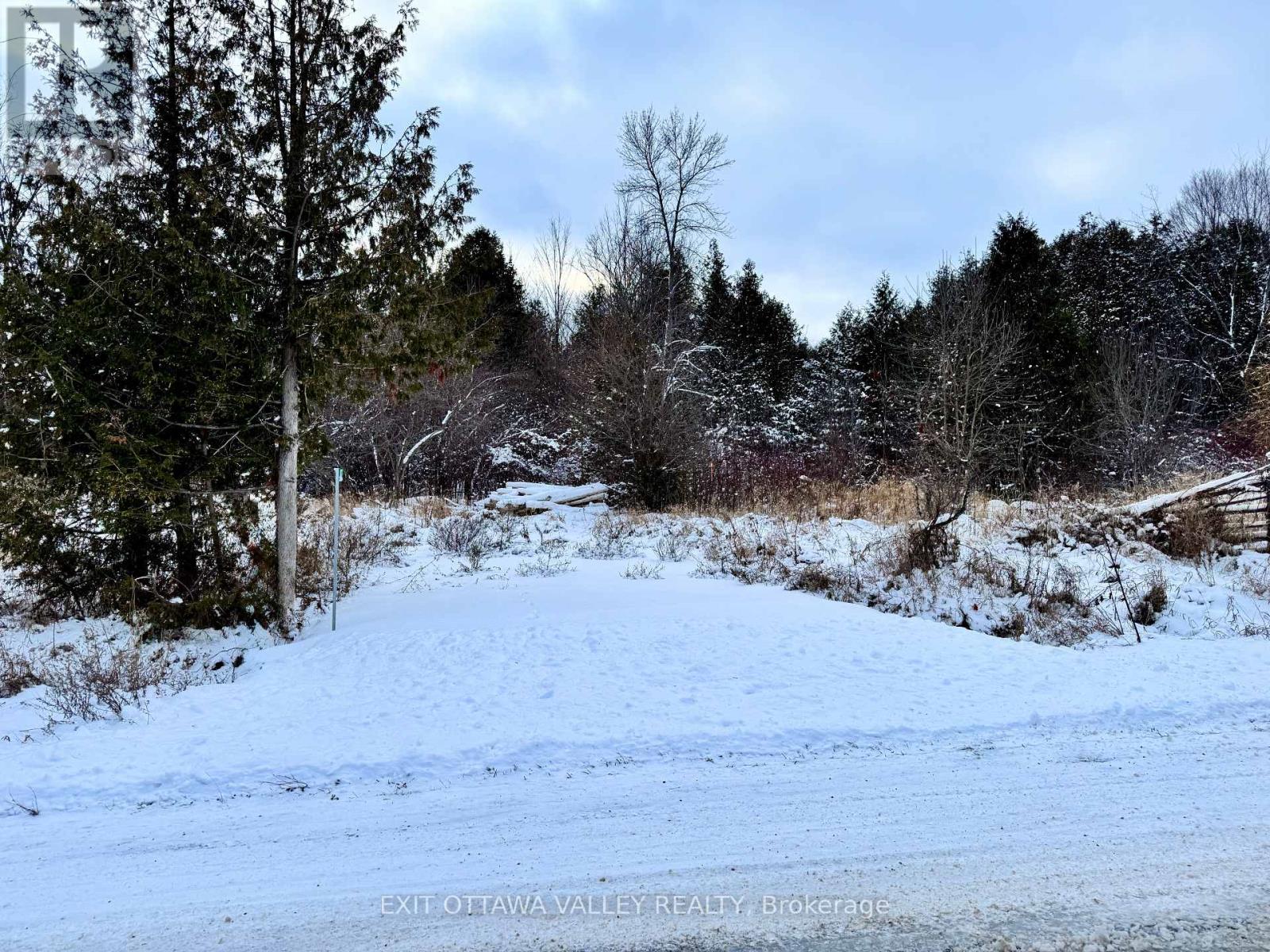 877 LACROIX BAY ROAD, Whitewater Region, Ontario