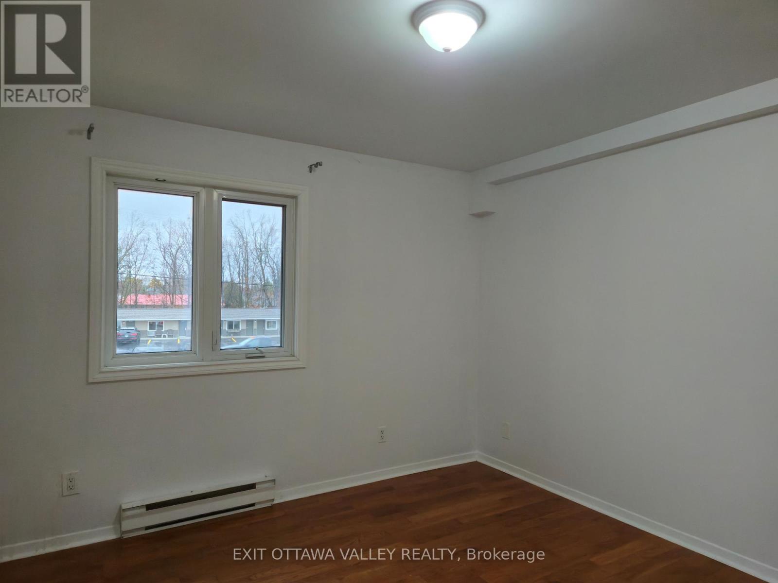 3 - 10 Charles Street, Arnprior, Ontario  K7S 1A7 - Photo 20 - X12515360