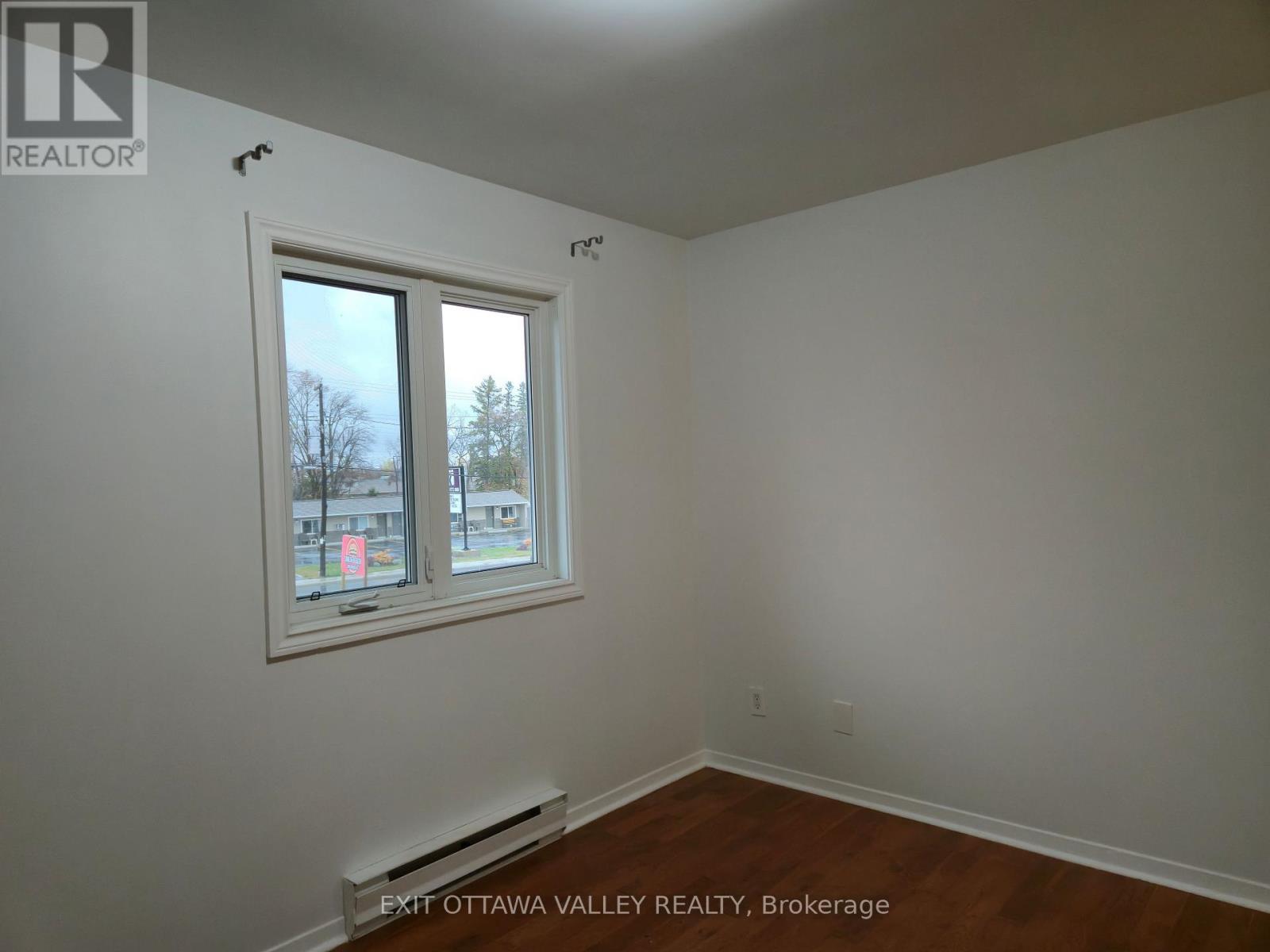 3 - 10 Charles Street, Arnprior, Ontario  K7S 1A7 - Photo 24 - X12515360