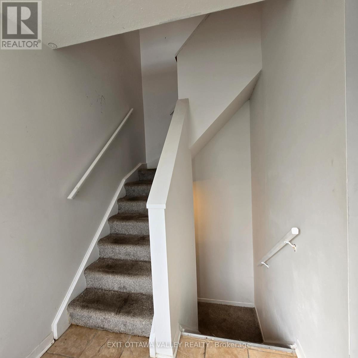 3 - 10 Charles Street, Arnprior, Ontario  K7S 1A7 - Photo 7 - X12515360