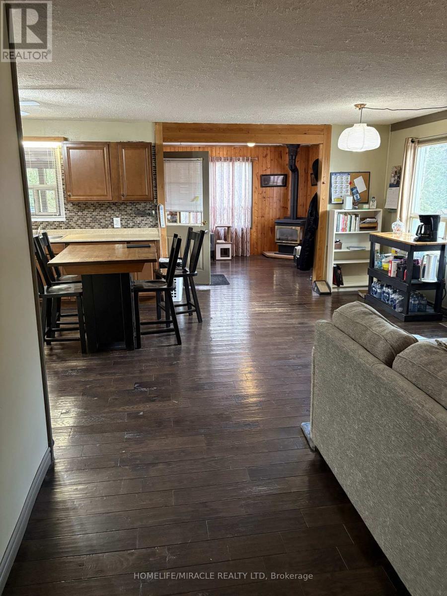 2 Della Street, Georgina, Ontario  L0E 1R0 - Photo 8 - N12591804